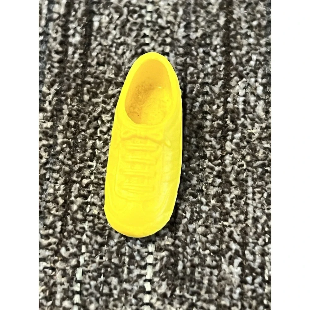 Mattel Barbie Skipper Yellow Sneaker Flat Shoe REPLACEMENT Only 1‎